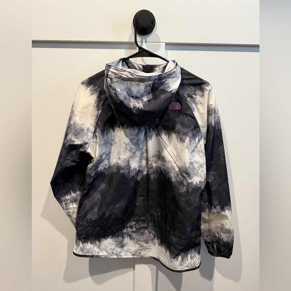 The North Face Women’s Black and White Windbreaker - Picture 2 of 4